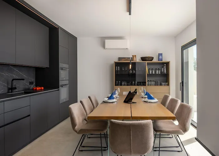 Villa Shoreline Serenity