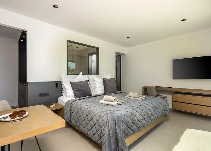 Shoreline Serenity Villa