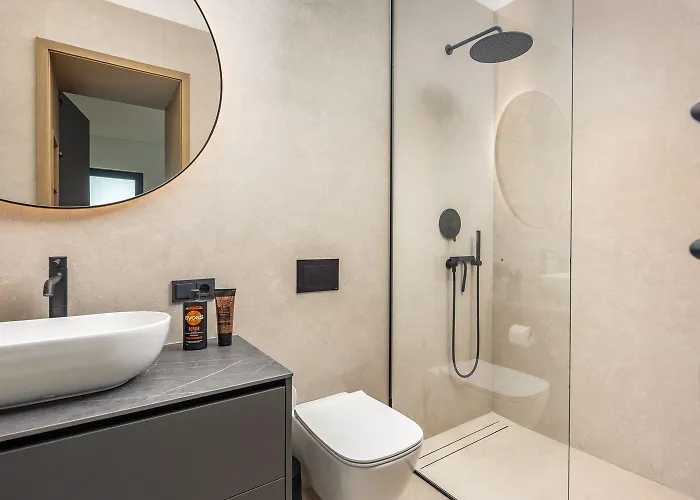 Shoreline Serenity Villa *