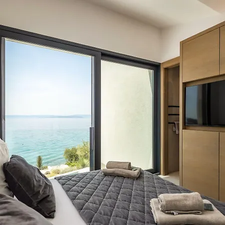 Shoreline Serenity Villa *